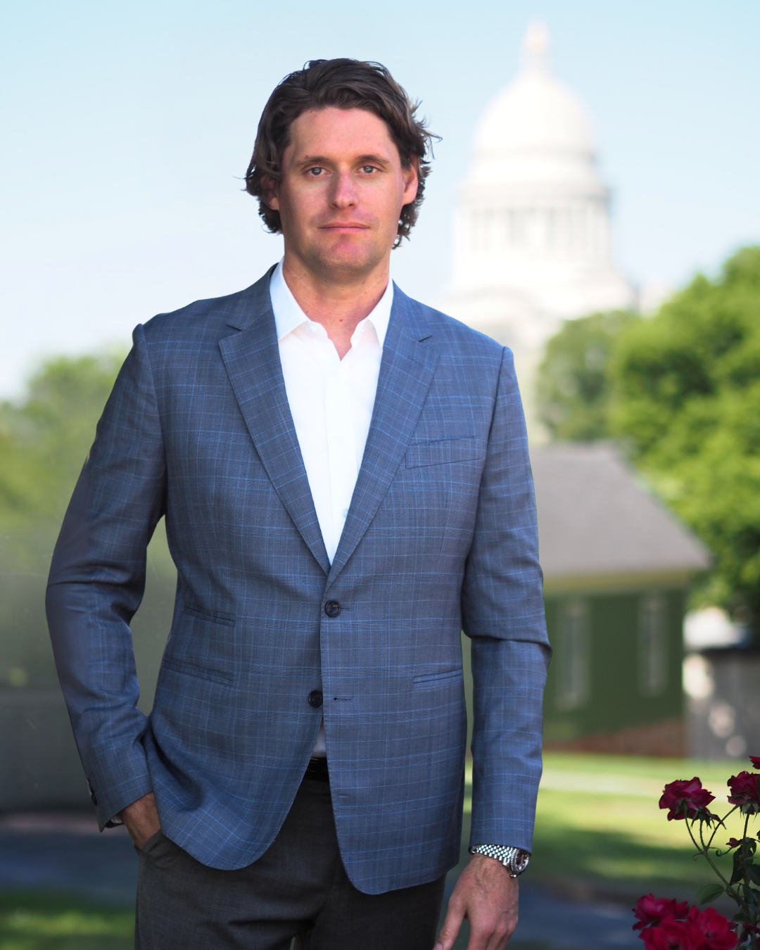 Arkansas Criminal Defense Attorney Kale Ludwig stands in front of the Arkansas Capitol Building.